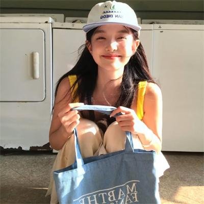 蔚山春晓 海报